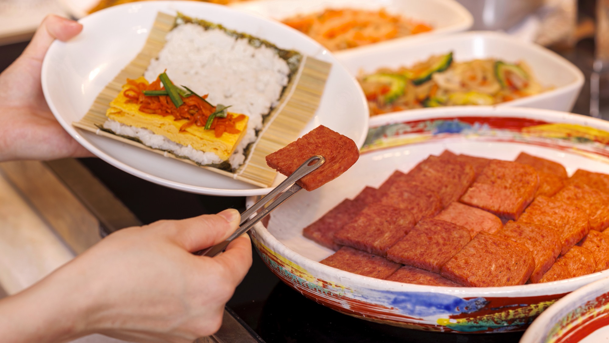 【朝食】ポーク玉子おにぎりをメインとした沖縄らしいこだわりブッフェをご堪能いただけます。