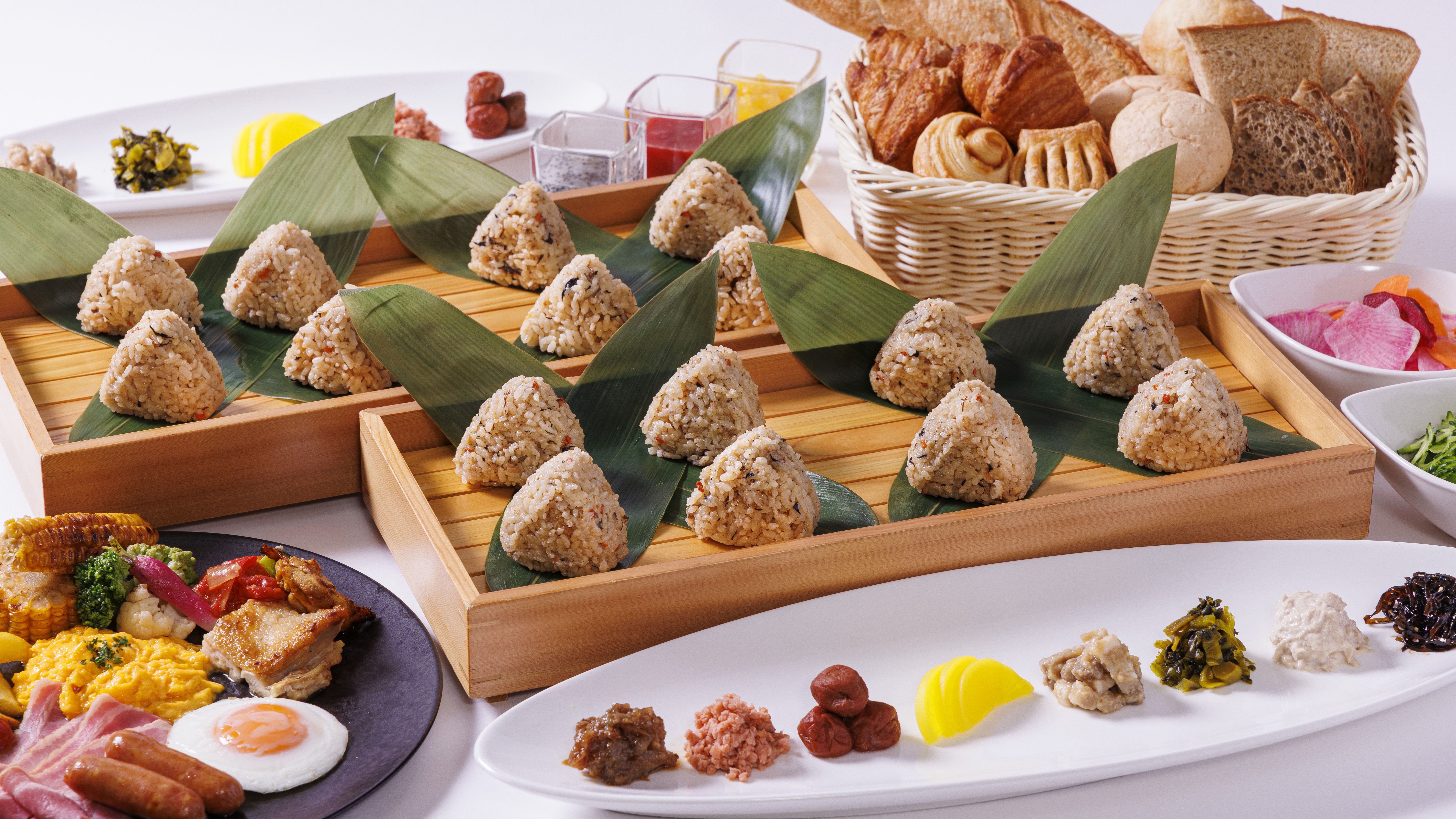 【朝食】ライブカウンターでは、生春きやおにぎり、お茶漬けなど季節ごとにご提供