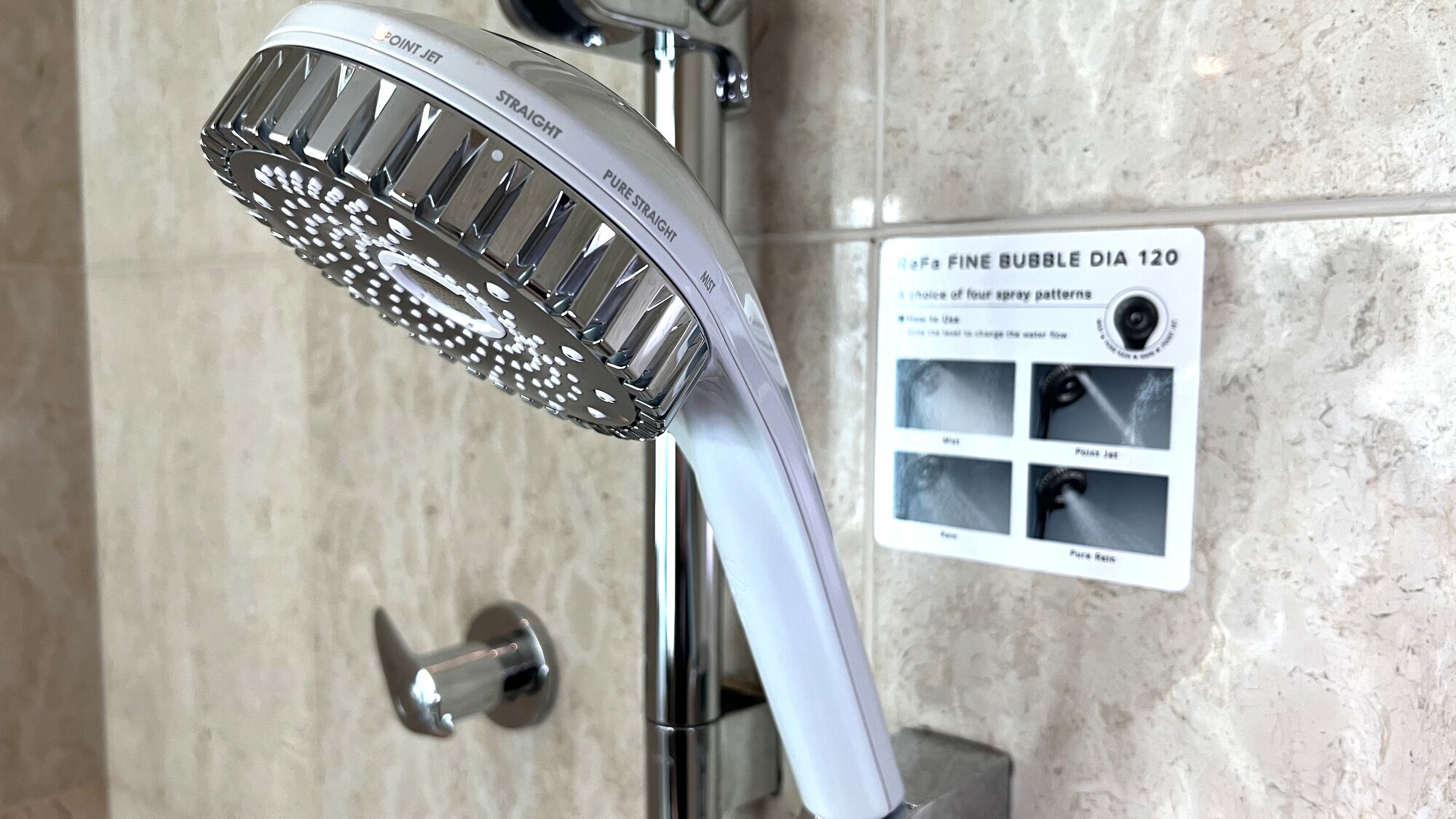 【客室備品】ReFa FINE BUBBLE DIA 120（スイートルーム、デラックスツイン限定）