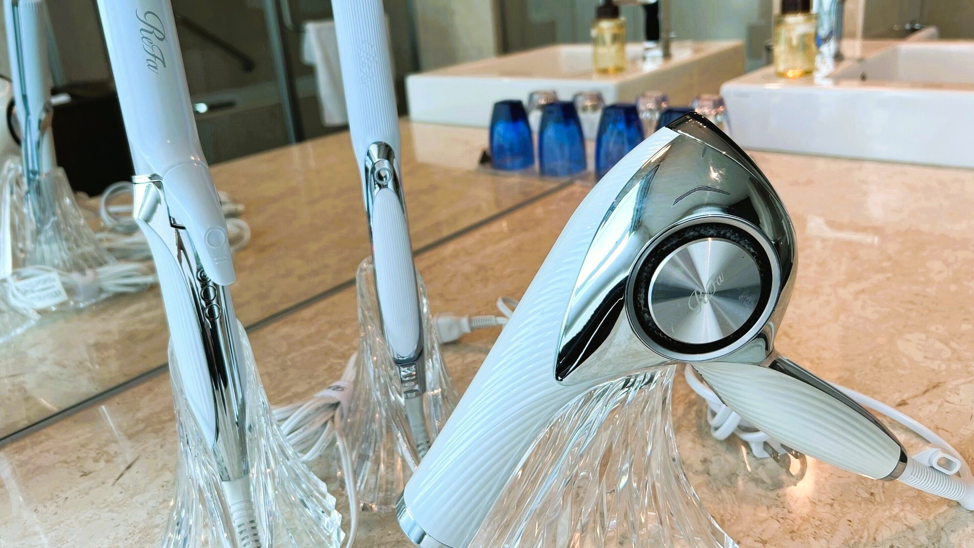 【客室備品】スイートルームには美容ブランド「ReFa」アイテムを設置