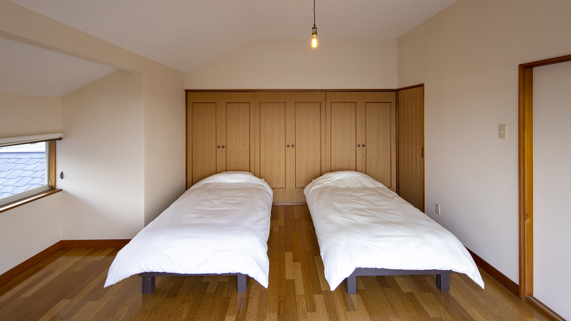 【2F/ベッドルーム】2Fは寝室専用のためペットの就寝、入場はご遠慮ください。