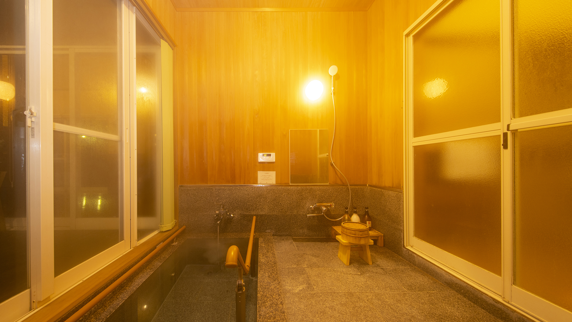 【1F/バスルーム】疲れた身体を癒すご褒美タイムをゆっくりとお楽しみください。