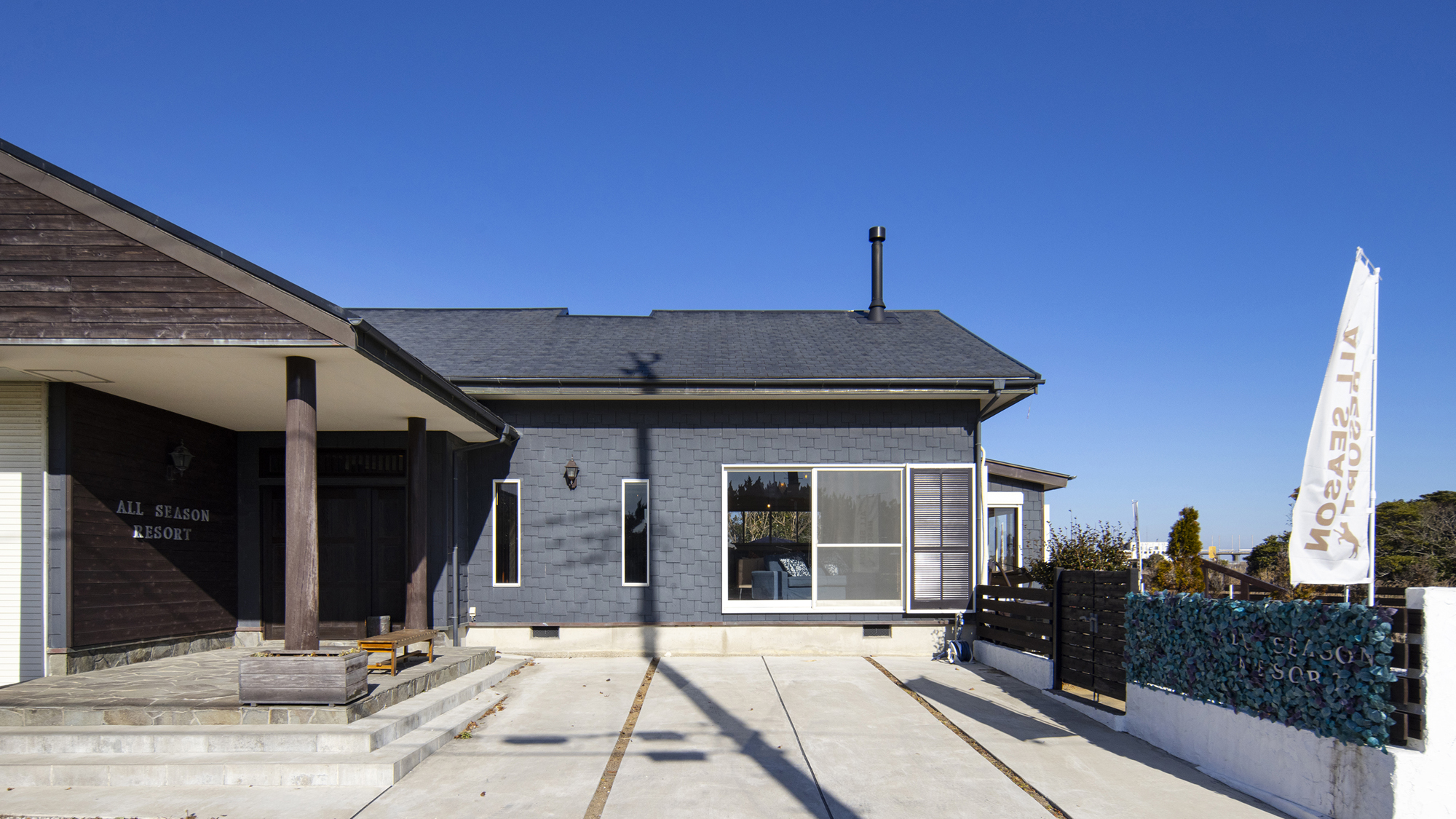 【駐車スペース】3台まで駐車できます。