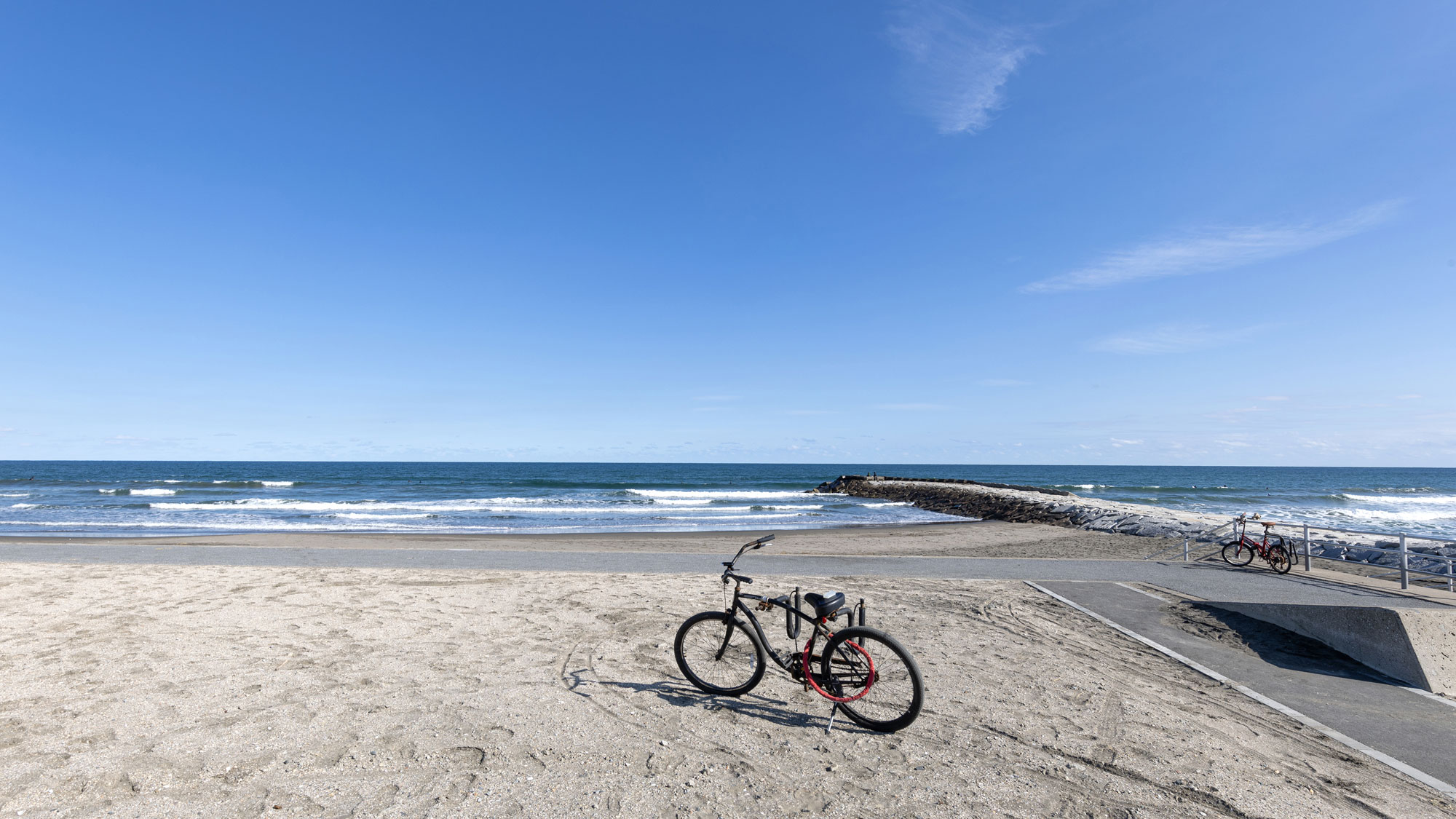 【一宮海水浴場／一宮海岸】フロント棟から徒歩で約３分程の場所にあり気軽に利用できます。