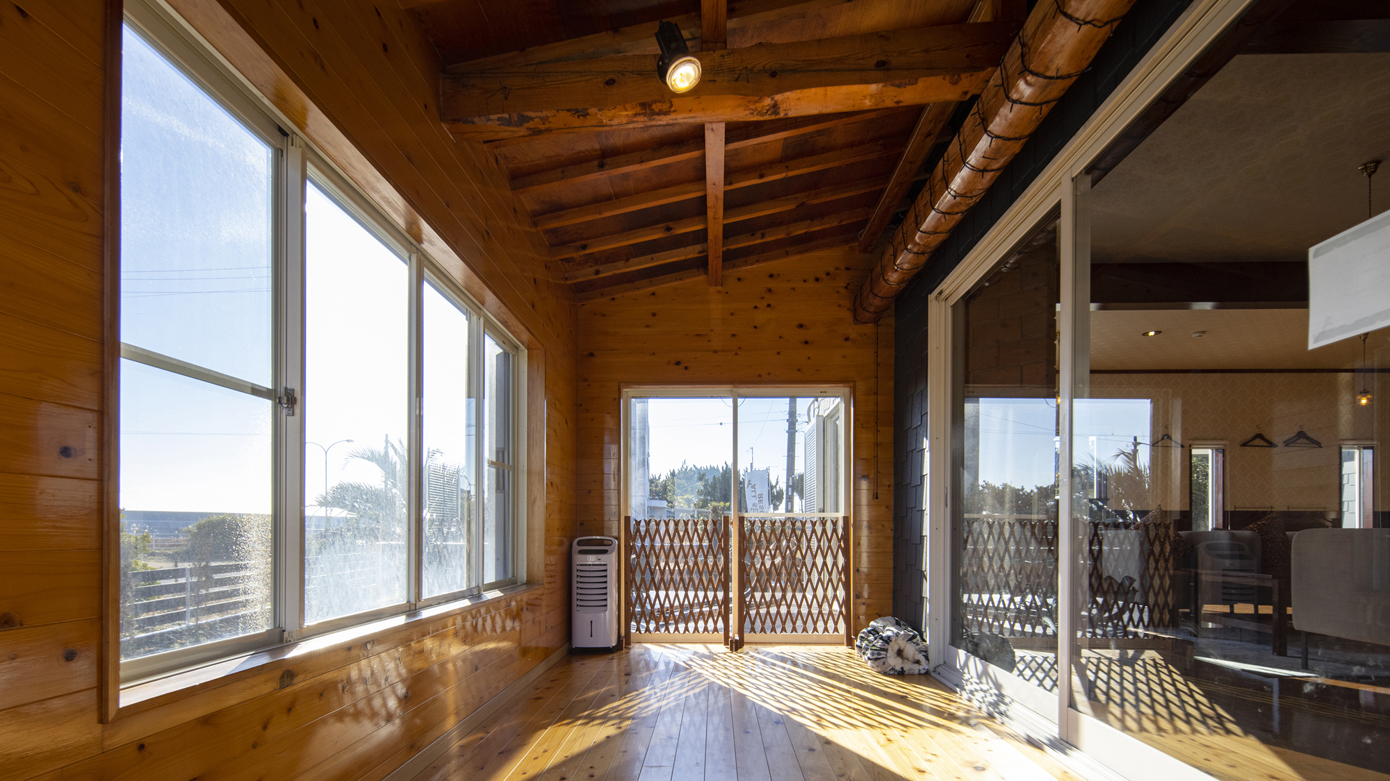 【1F/ペット専用寝室】ペット用の柵がございます。