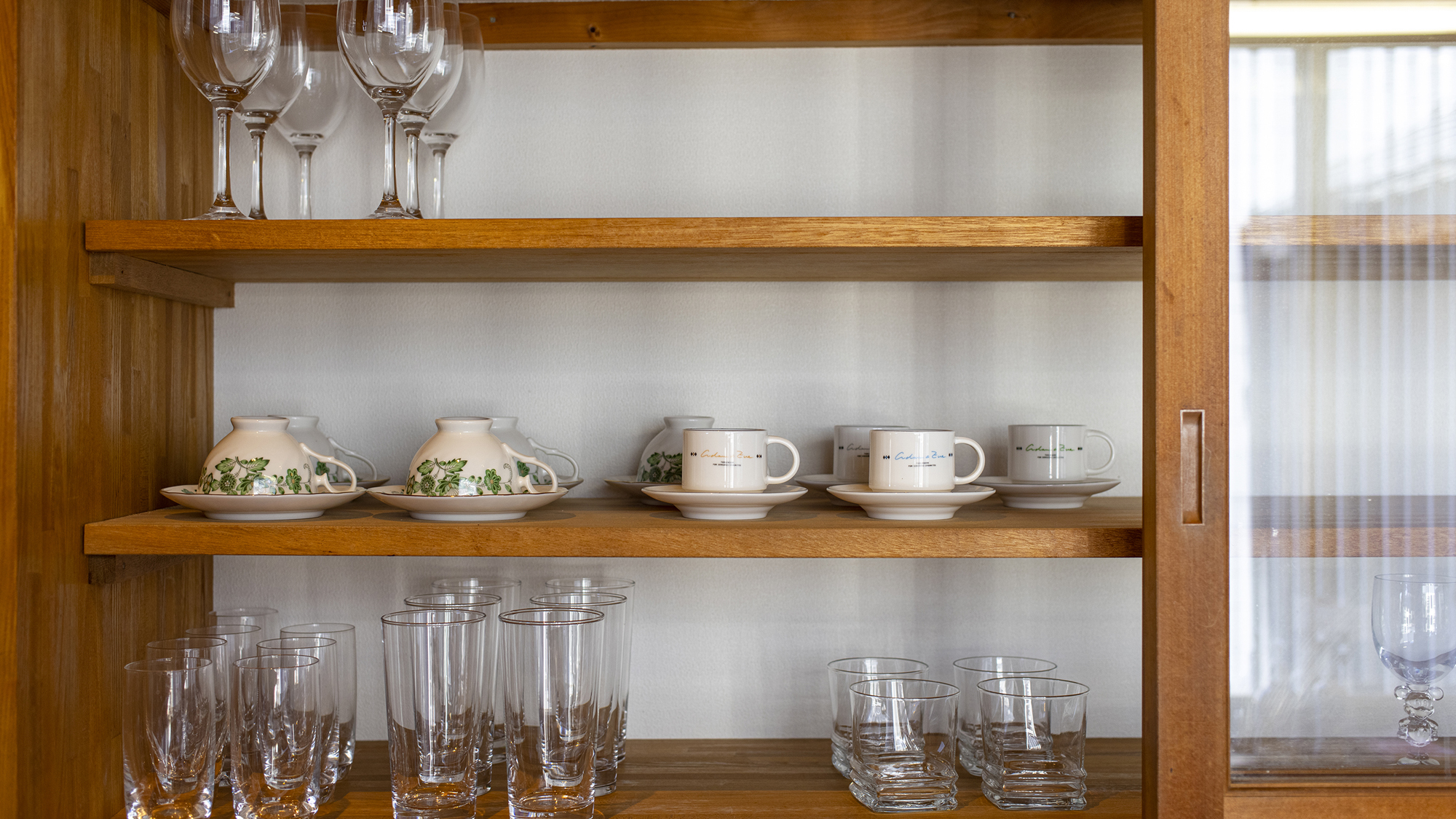 【キッチン】コーヒーカップやワイングラスもございます。