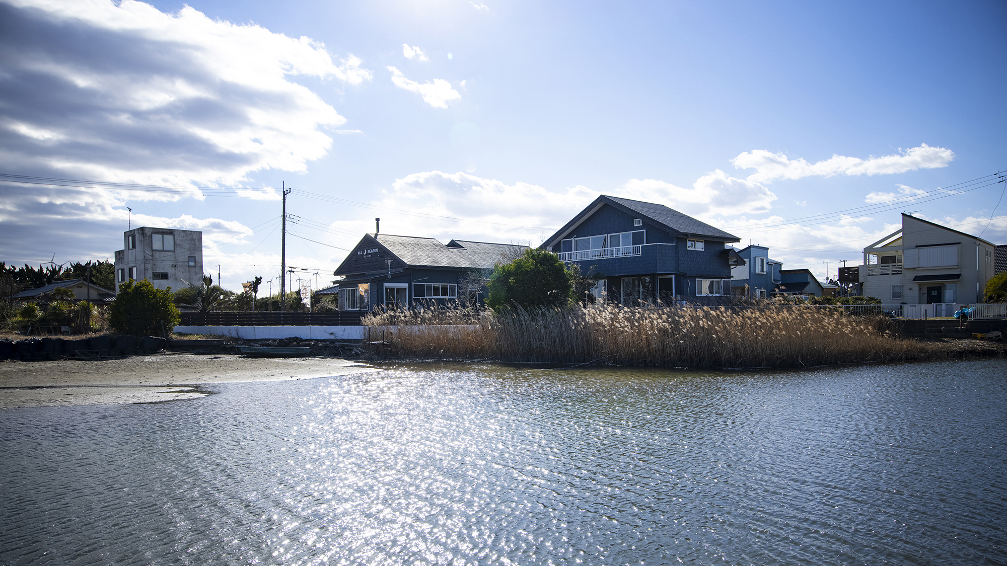 【外観】目の前の海沼から眺める『No.1　海の香り』