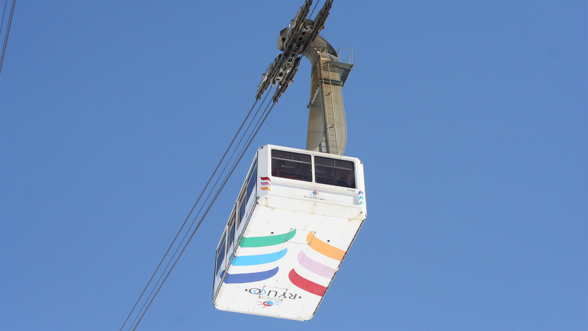  *ロープウェイ/世界最大級166人乗り♪約10分の空中散歩をお楽しみ下さい（竜王スキーパーク提供）