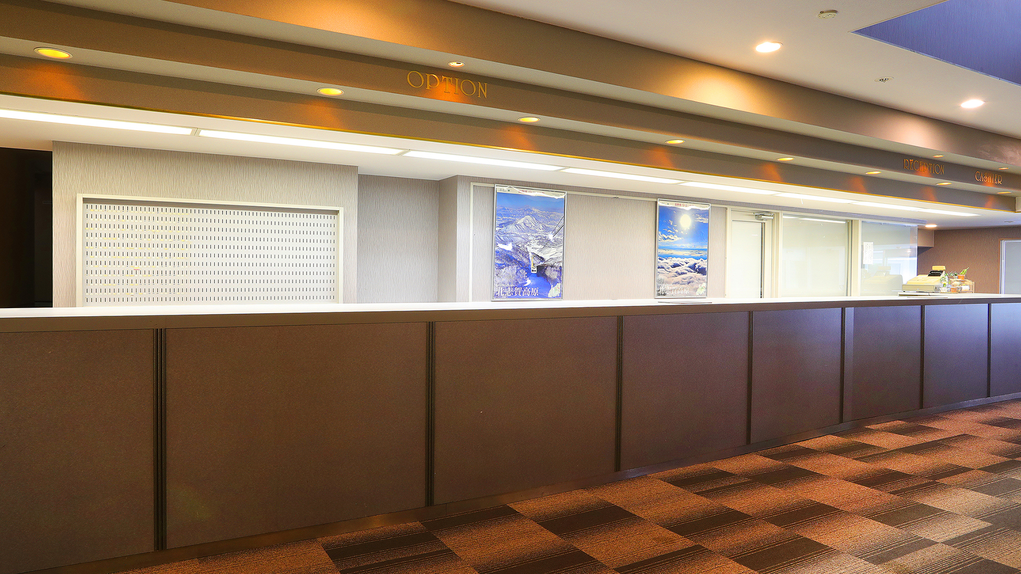 *フロント/ご不明な点はフロントまでお尋ね下さい！下りの雪上車の運行情報もこちらでご案内します