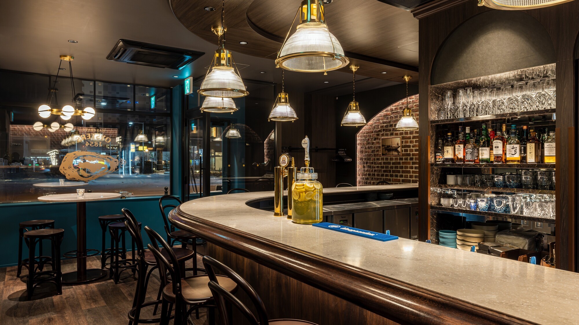 オイスターバー「HAKODATE OYSTERS 1854」