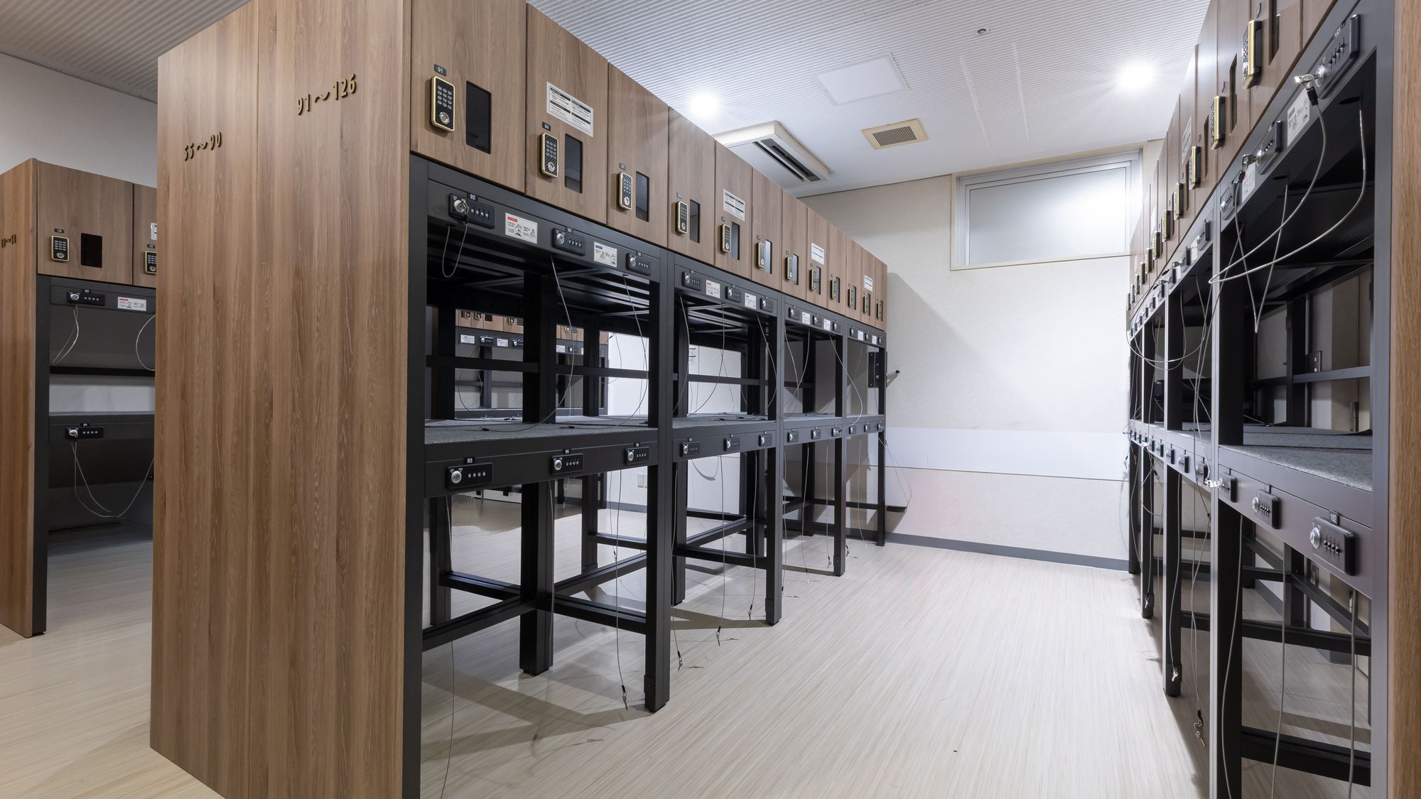 セルフクローク　※チェックイン前／チェックアウト後のお荷物預けにご利用ください（24時まで無料）