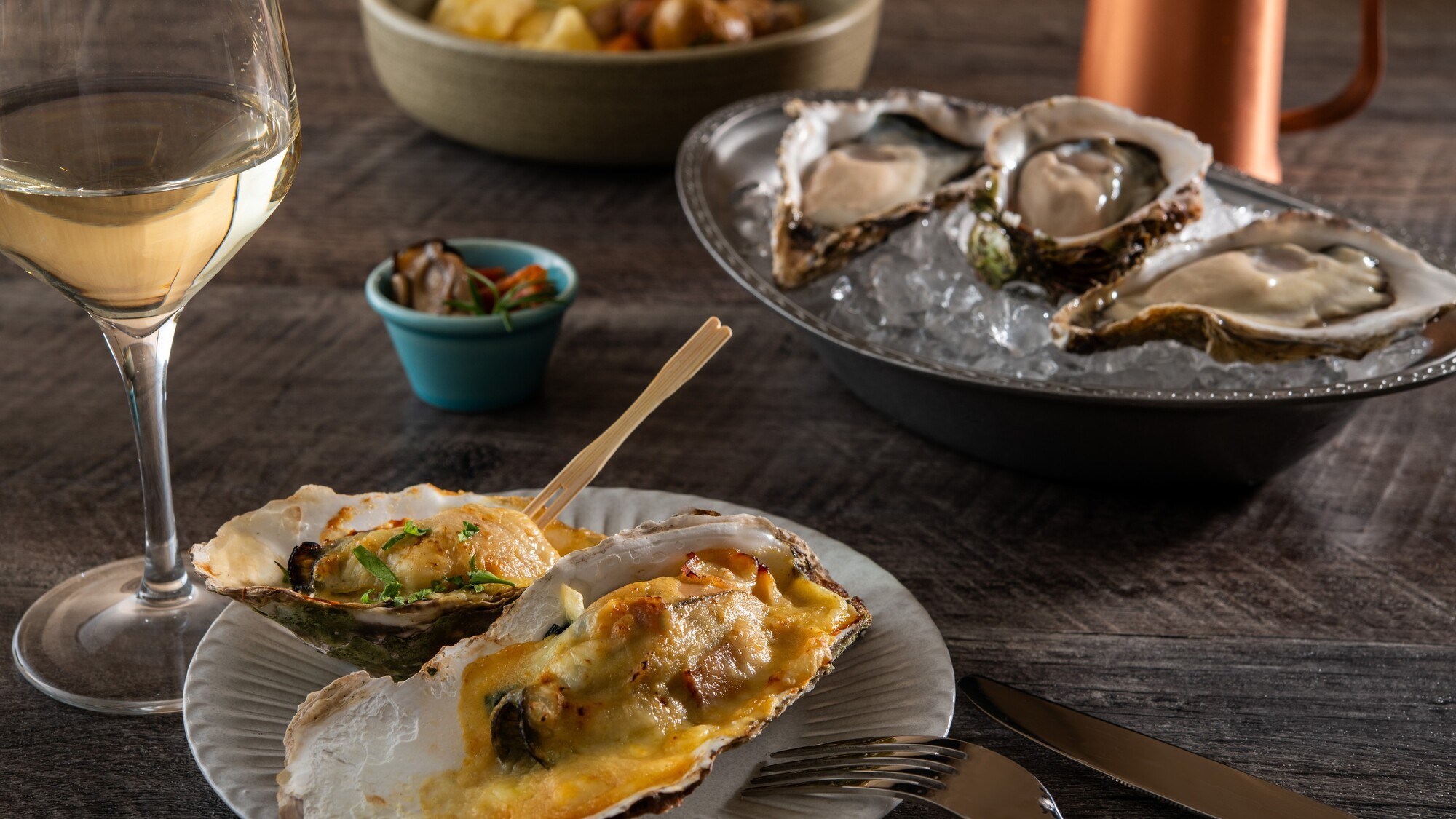 オイスターバー「HAKODATE OYSTERS 1854」