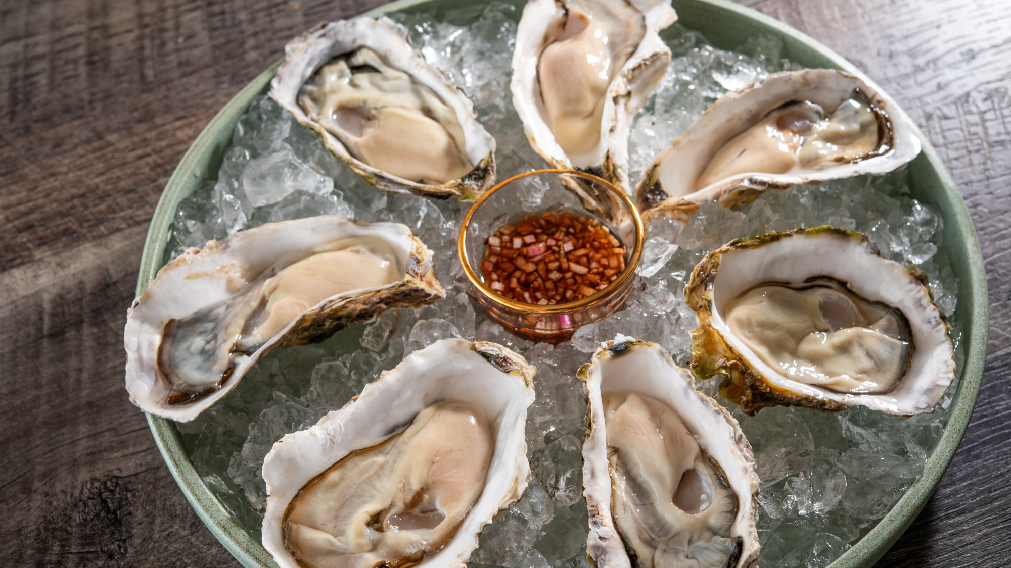 オイスターバー「HAKODATE OYSTERS 1854」新鮮な牡蠣をお楽しみください