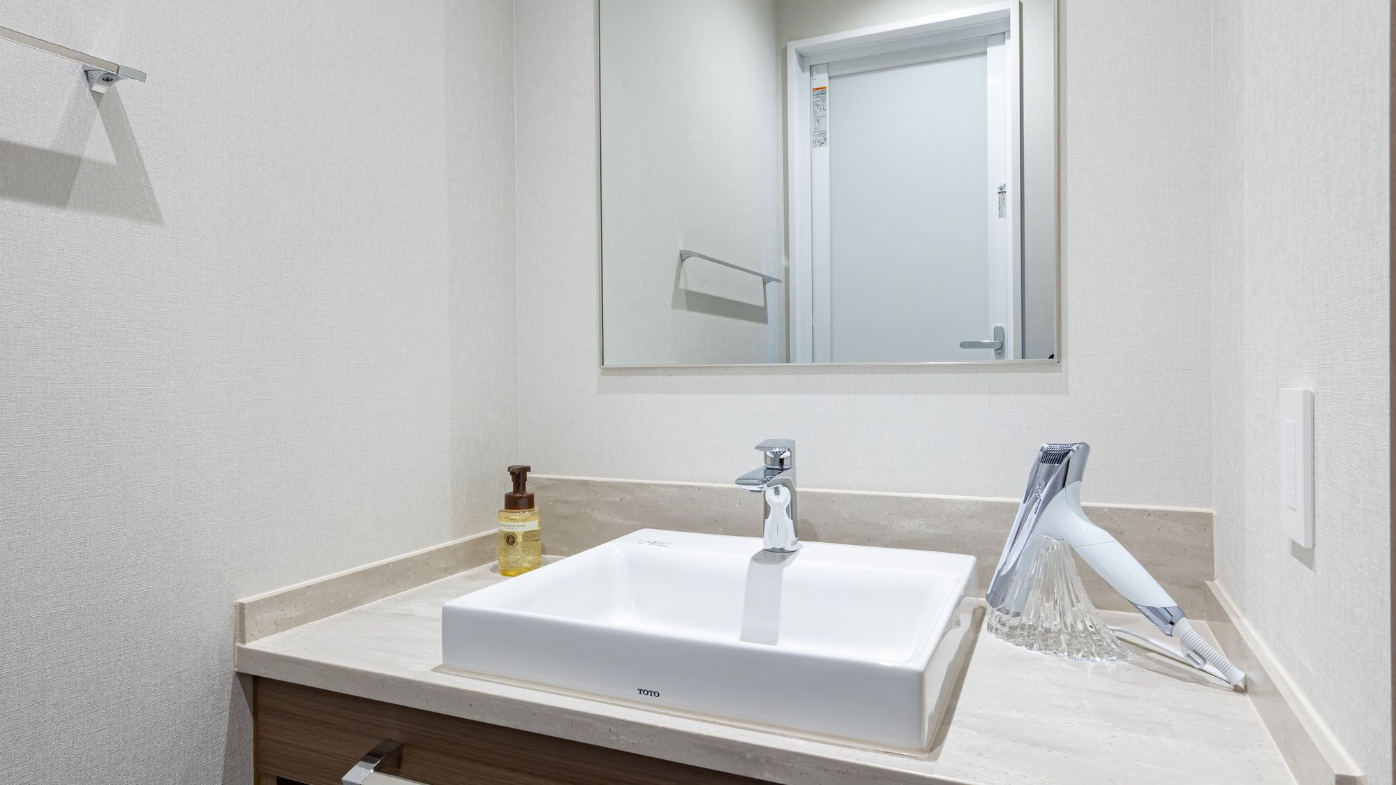 独立洗面台（デラックス4ベッドバンクルーム）