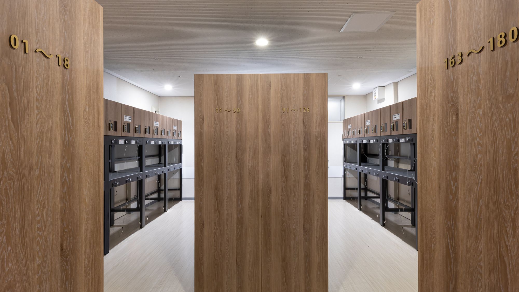 セルフクローク　※チェックイン前／チェックアウト後のお荷物預けにご利用ください（24時まで無料）