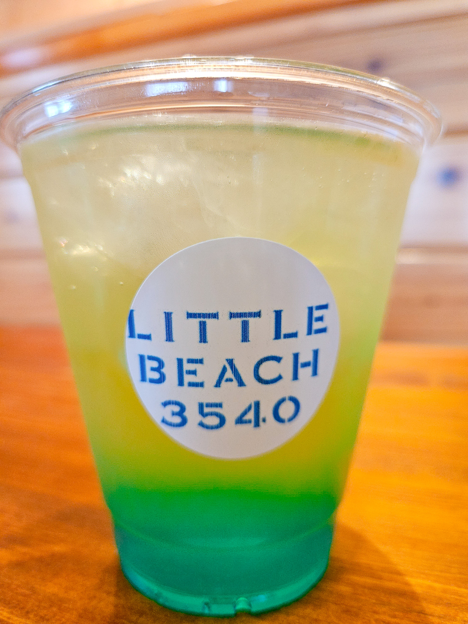 カフェ「LITTLE　BEACH　３５４０」