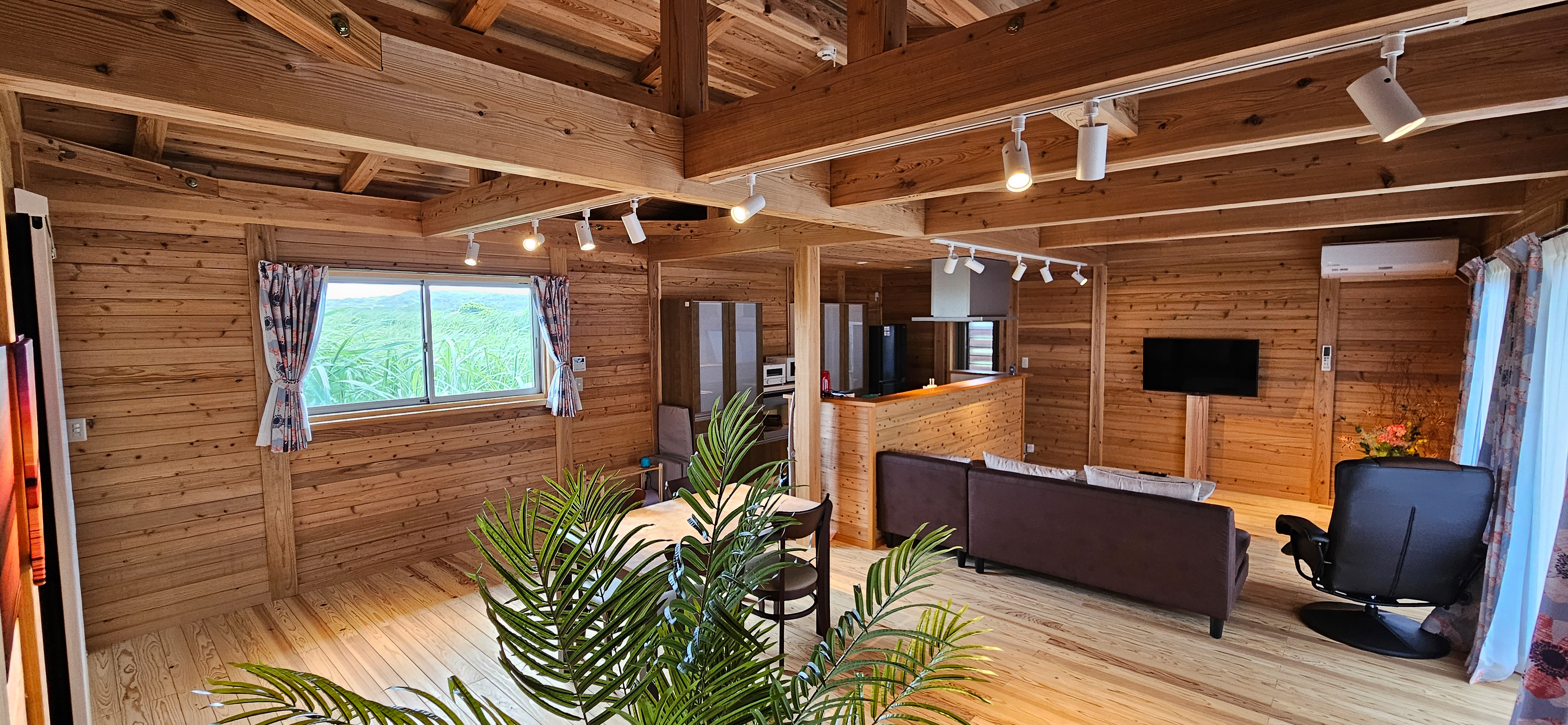 貸別荘　４人用　ダイニング　玄関側から