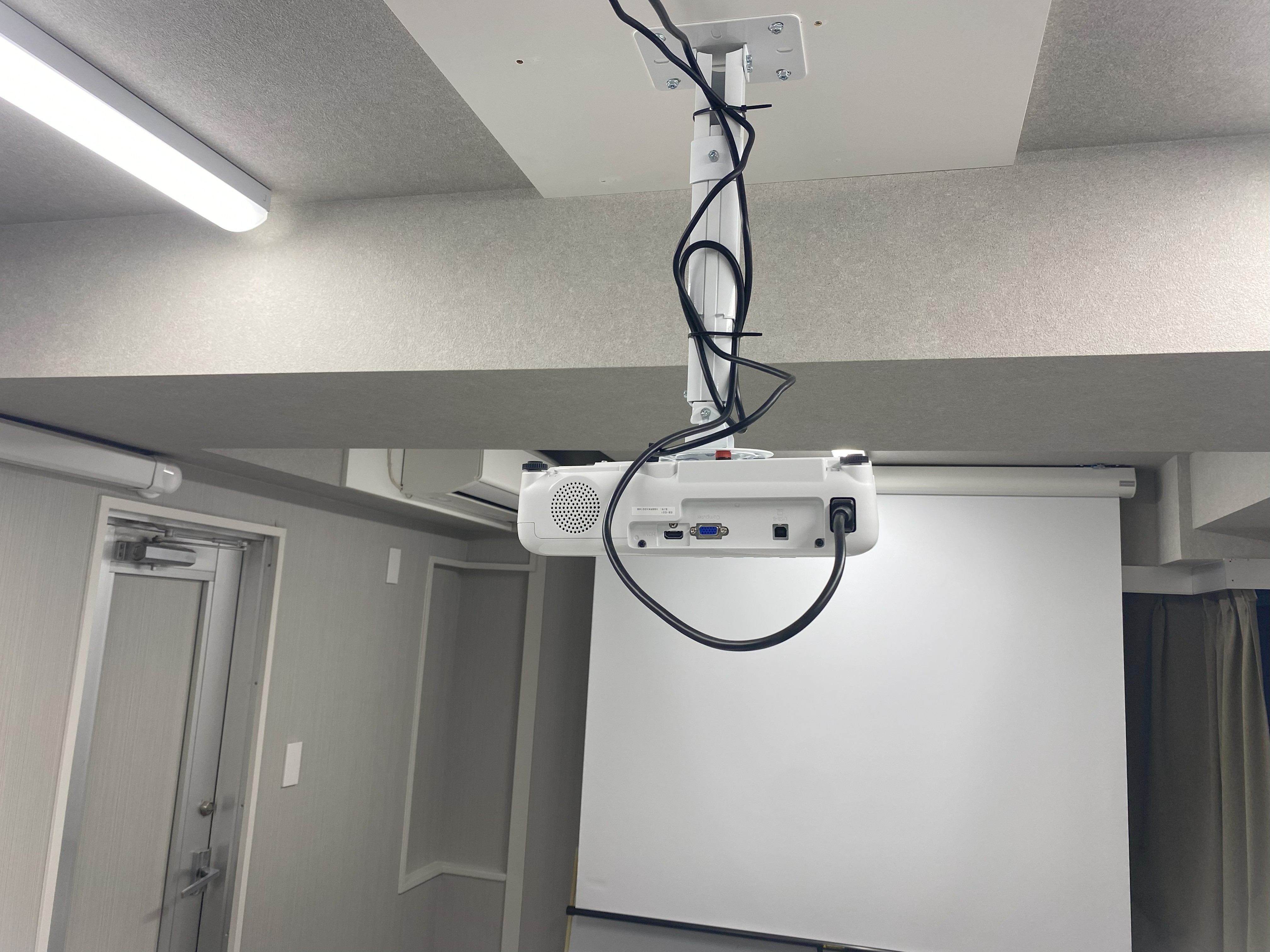 会議室用、プロジェクター②