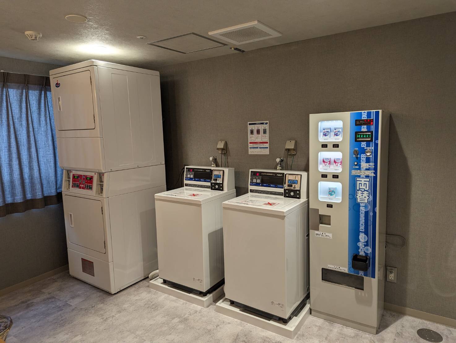 女性コインランドリー