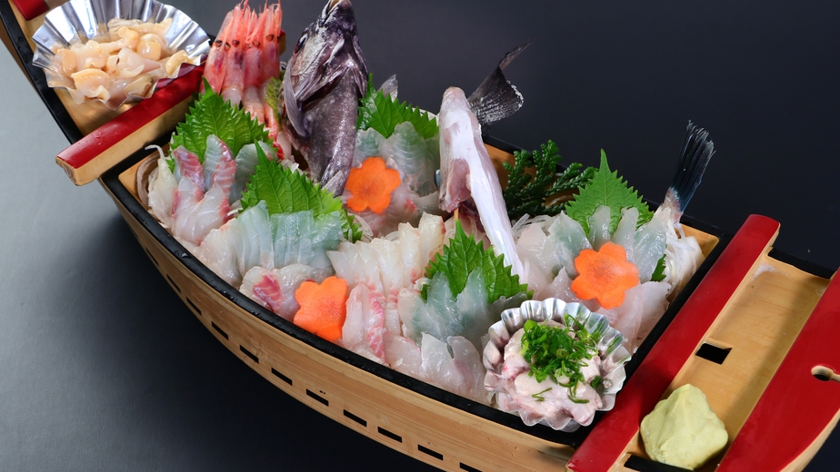 【舟盛り付き】新鮮な魚介で彩り豊かに☆グレードアップ料理でご満悦【1泊2食付】