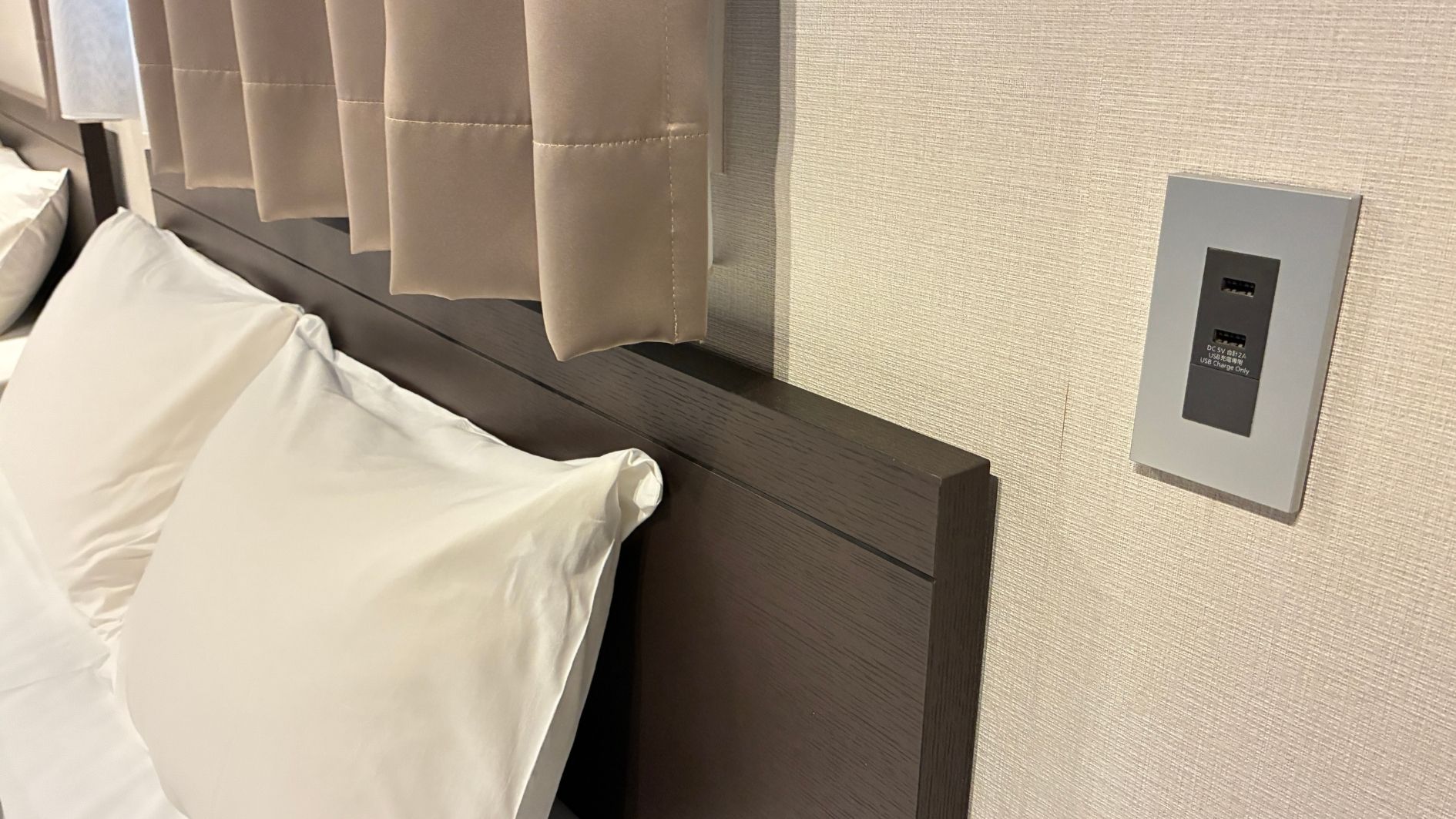 デラックストリプル　コンセント