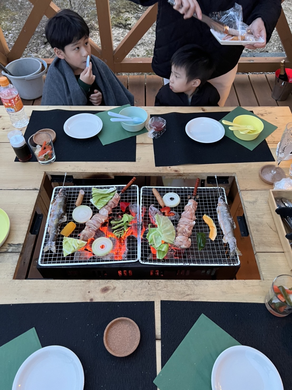 【お食事】ご夕食_特別コテージ_ウッドデッキ