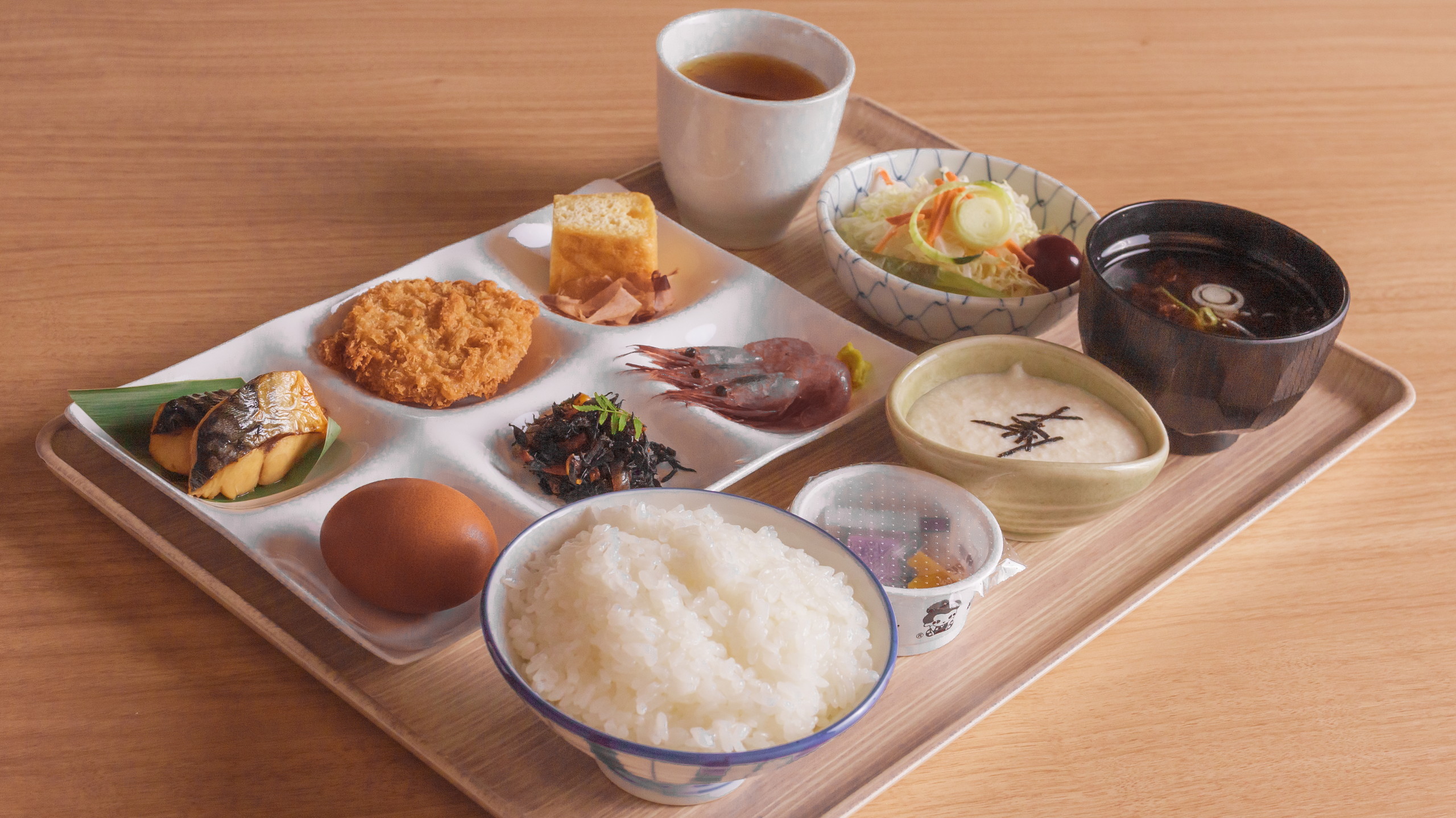 朝食『廣新米穀』：盛り付け例（和食）