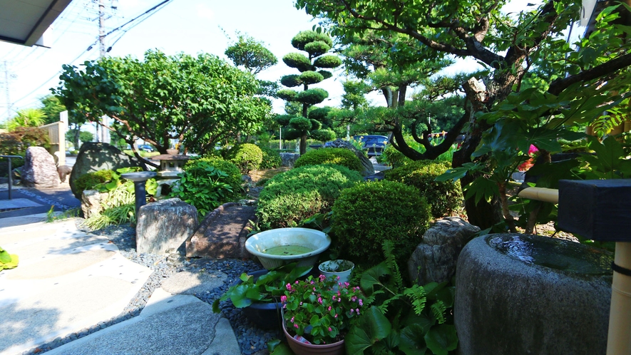 四季折々の表情を魅せる日本庭園がお出迎えいたします
