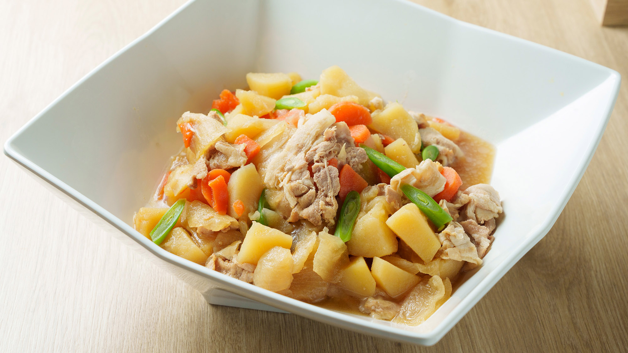 【朝食】和洋ビュッフェ | ごはんに合う和惣菜、月替わりメニューの手づくり肉じゃか（※イメージ）