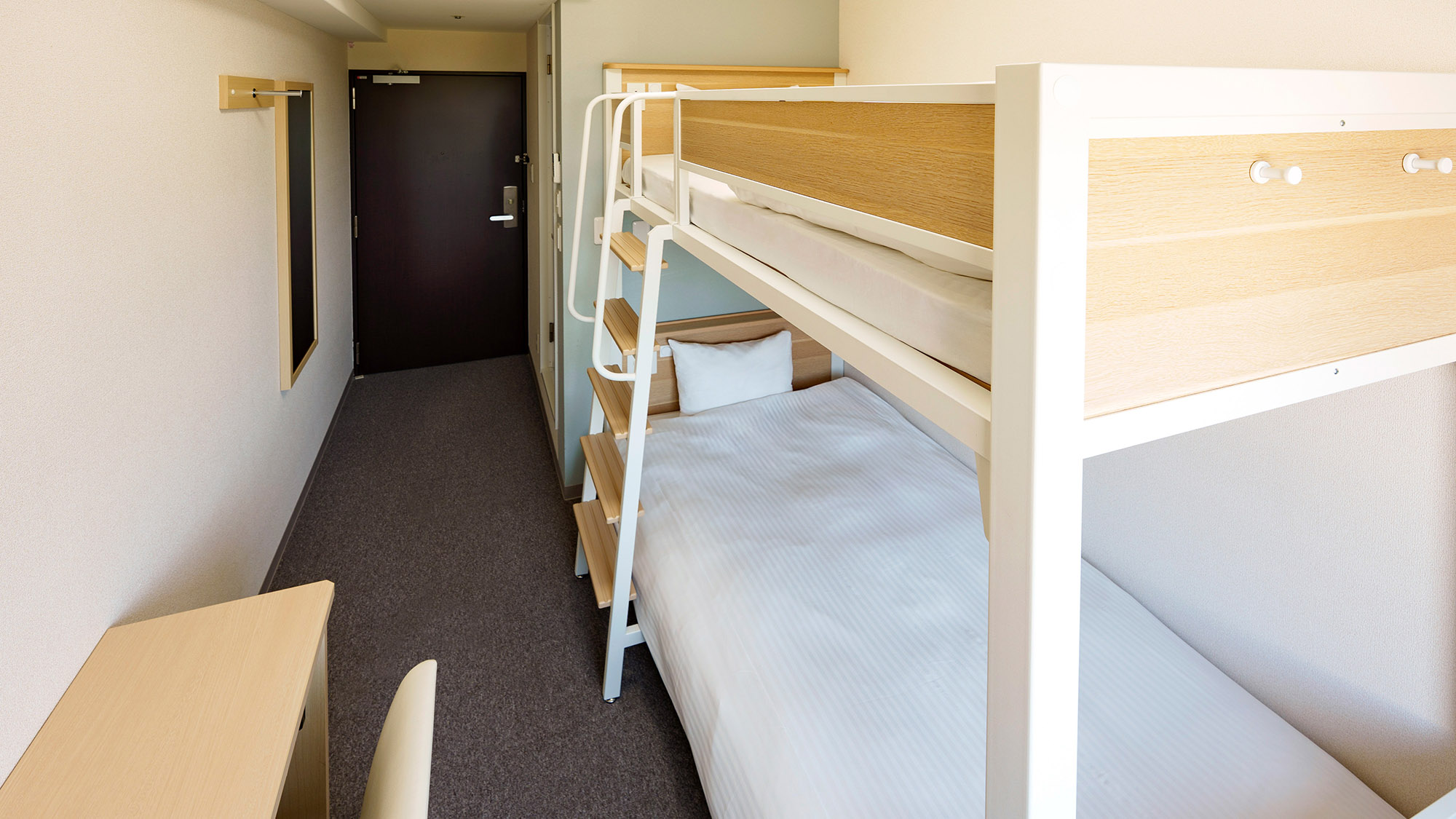 スタンダードツイン（ロフトベッド）【禁煙】