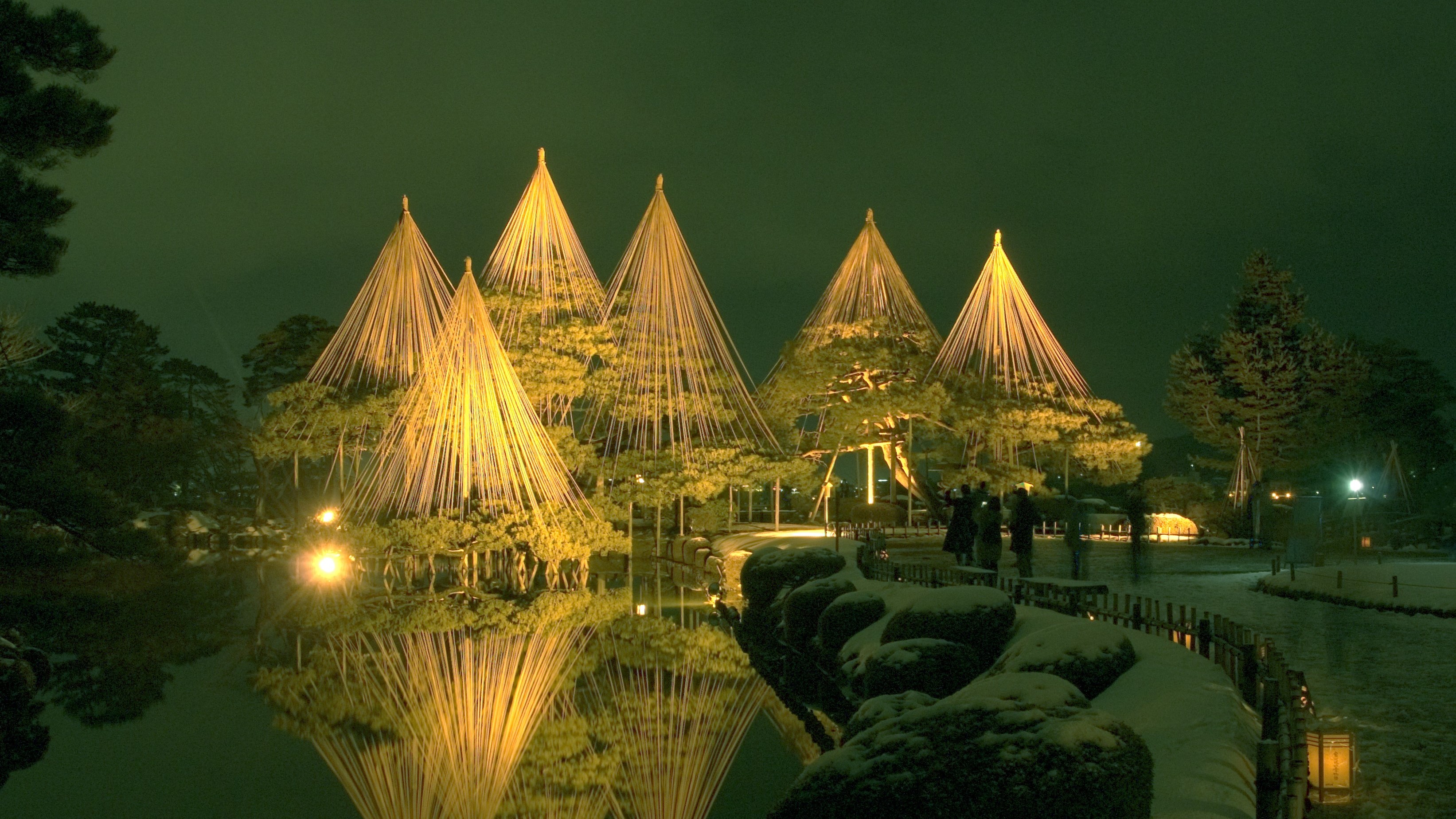 冬の金沢 ～冬の兼六園と雪吊りのライトアップ ～　※イメージ