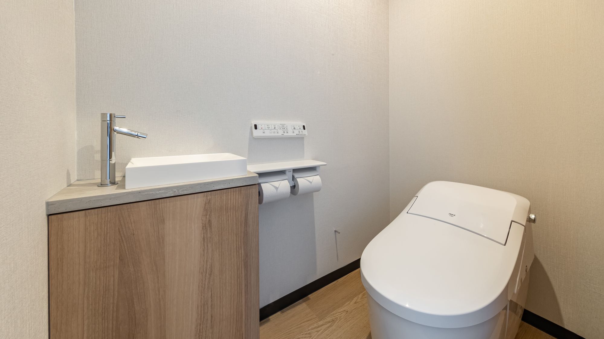 【バス・トイレ別】フォースルームとスーペリアトリプルはバス・トイレ・洗面台セパレート