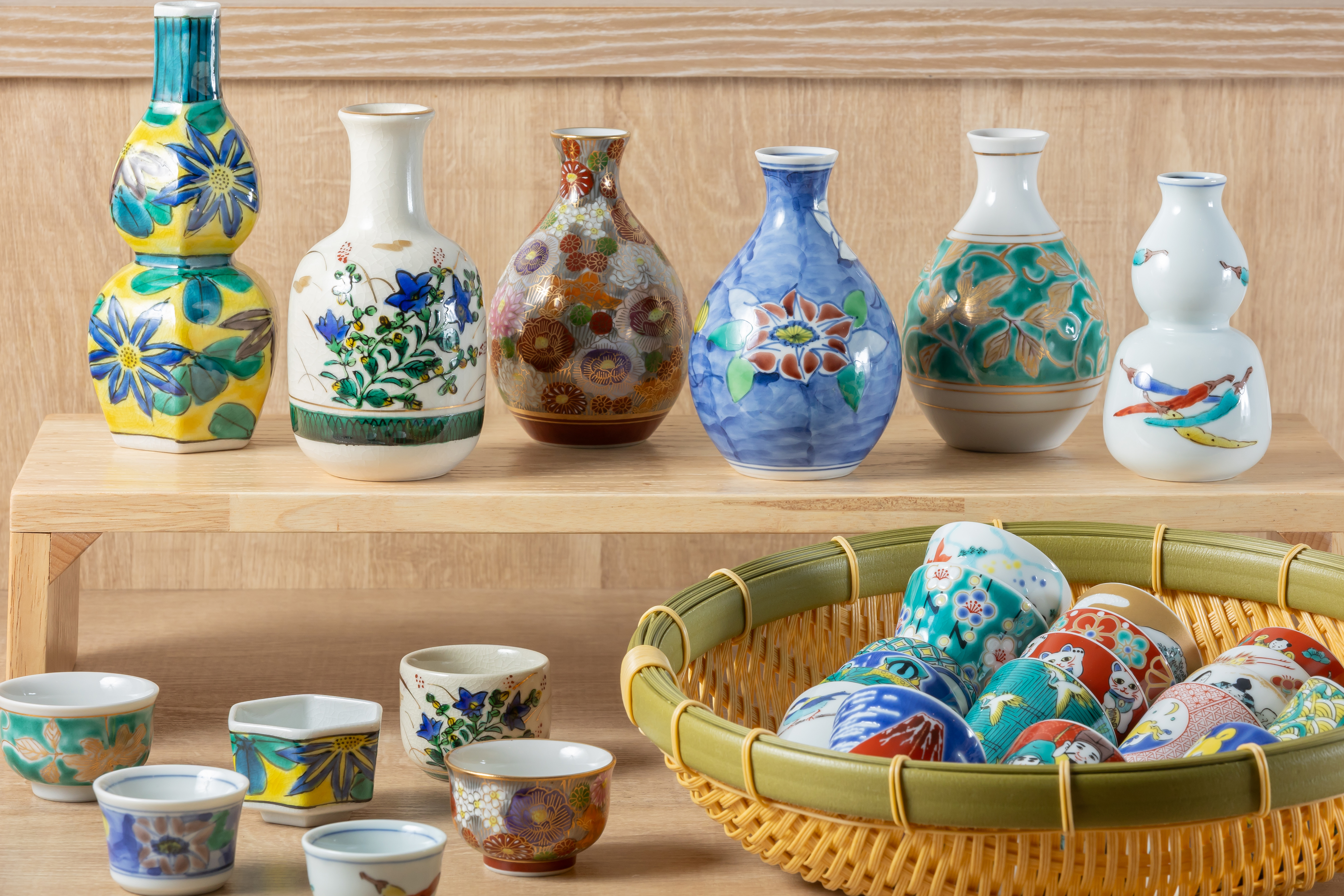 【無料ラウンジ】＜宿泊者限定＞石川の伝統工芸「九谷焼」の酒器