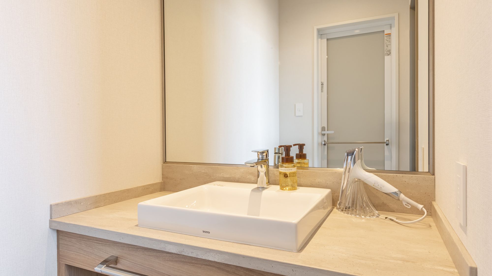 【独立洗面所】スーペリアトリプルとフォースルームはバス・トイレ・洗面台セパレート