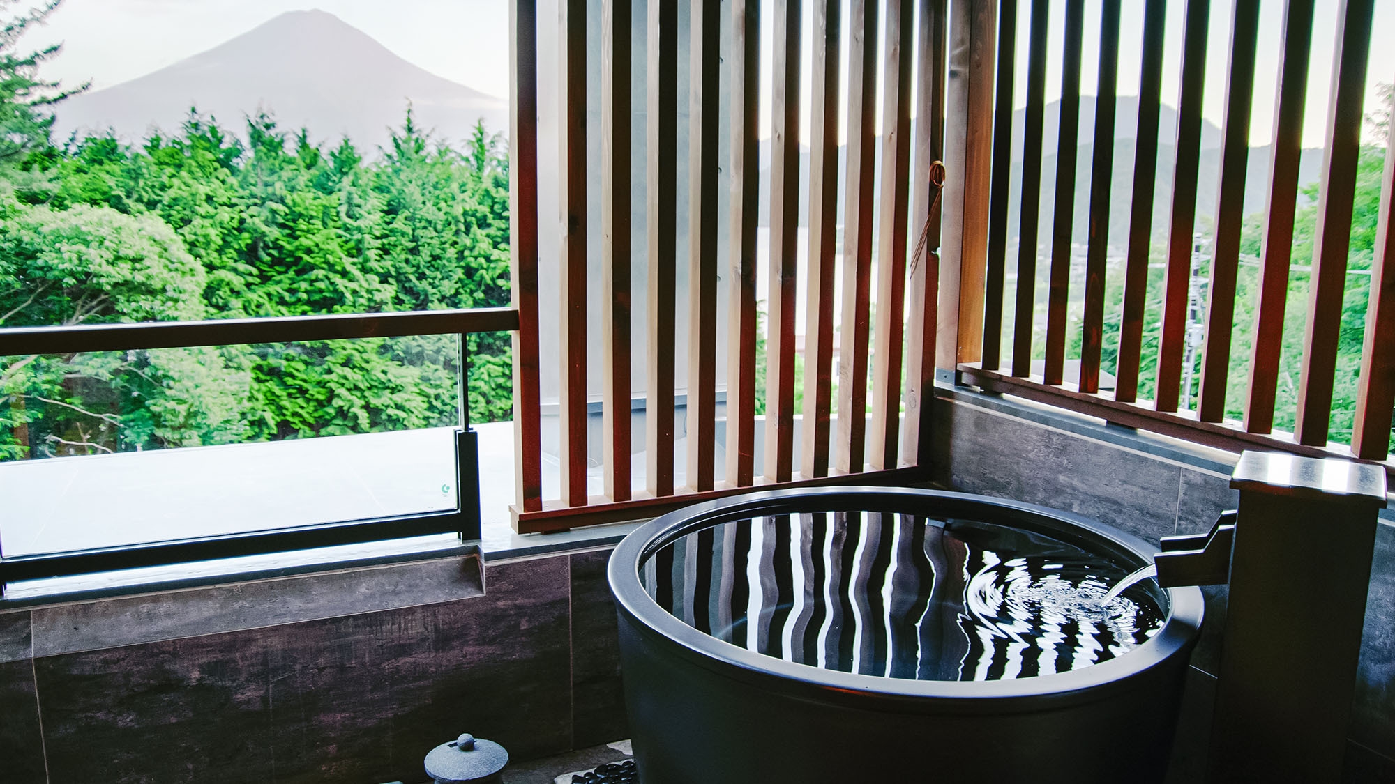 【素泊まり】【全室露天風呂完備】富士山麓の美しい風景と和の趣きあふれる空間で優雅なひと時を