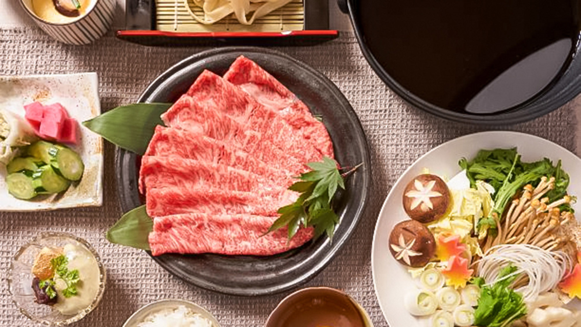 ・【夕食一例】上質な旨みが広がる和牛をすき焼きでご賞味ください