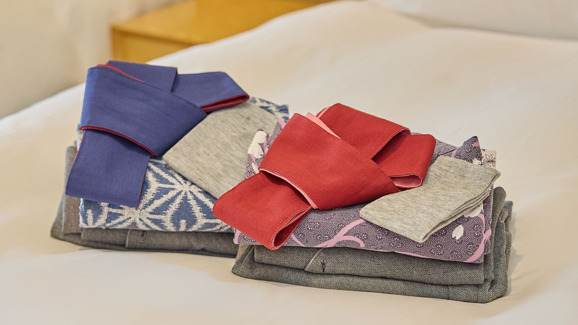 ・【アメニティ】滞在中は浴衣を身につけて、心身ともにリラックス。ゆったりとお寛ぎください