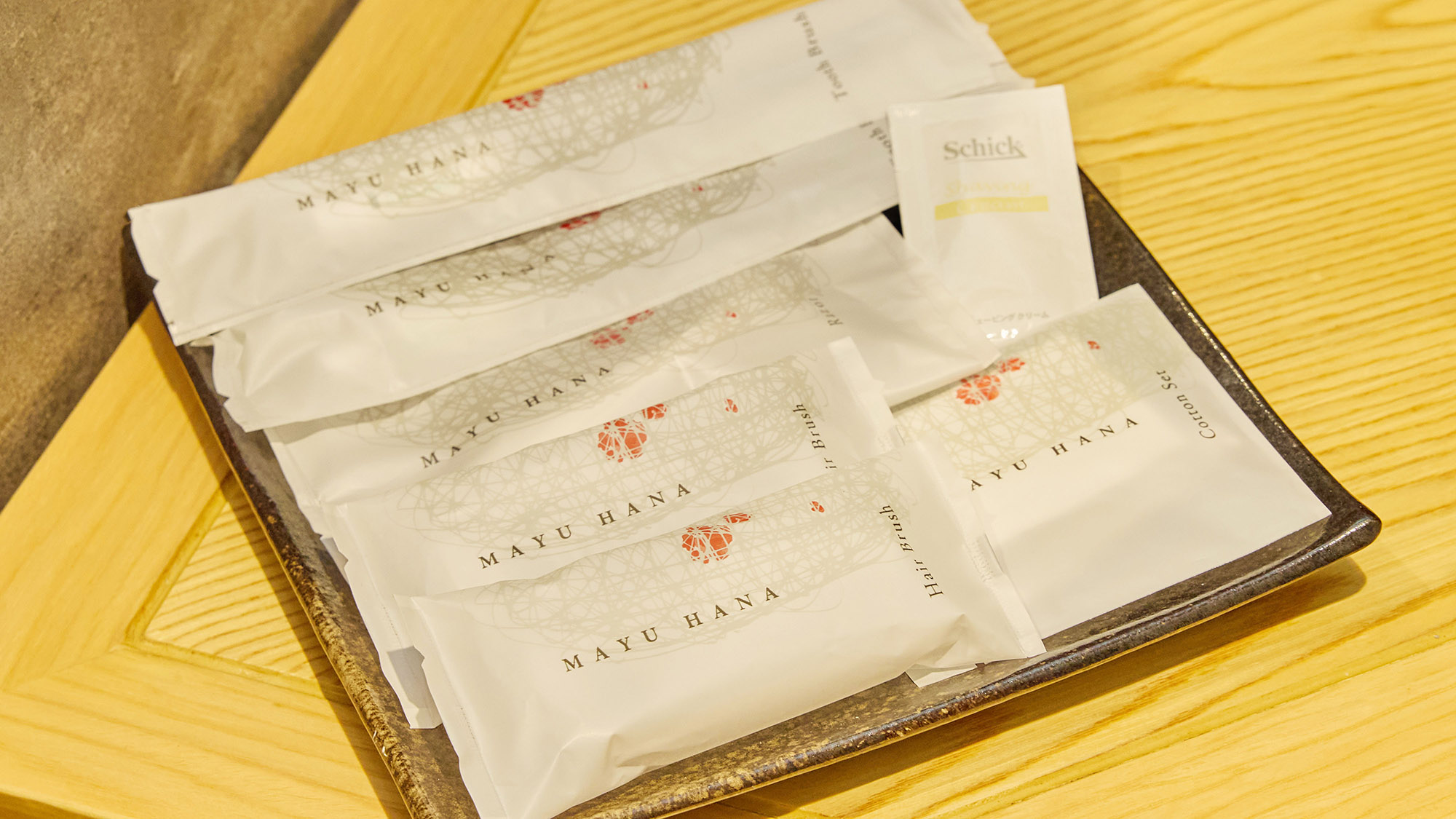 ・【アメニティ】ヘアブラシや歯ブラシのご用意がございます。ご持参の必要なくお気軽にお越しいただけます