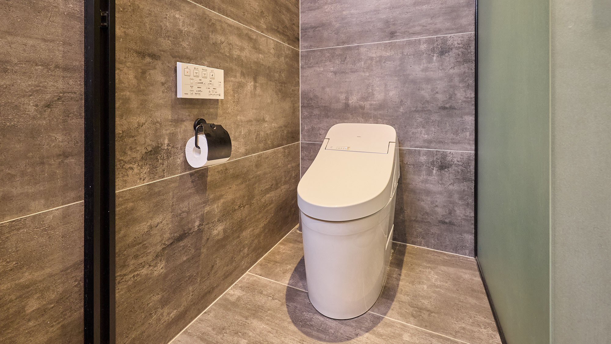 ・【スタンダード和洋室（富士山眺望）】トイレは温水洗浄機能付きのため、快適にご利用いただけます