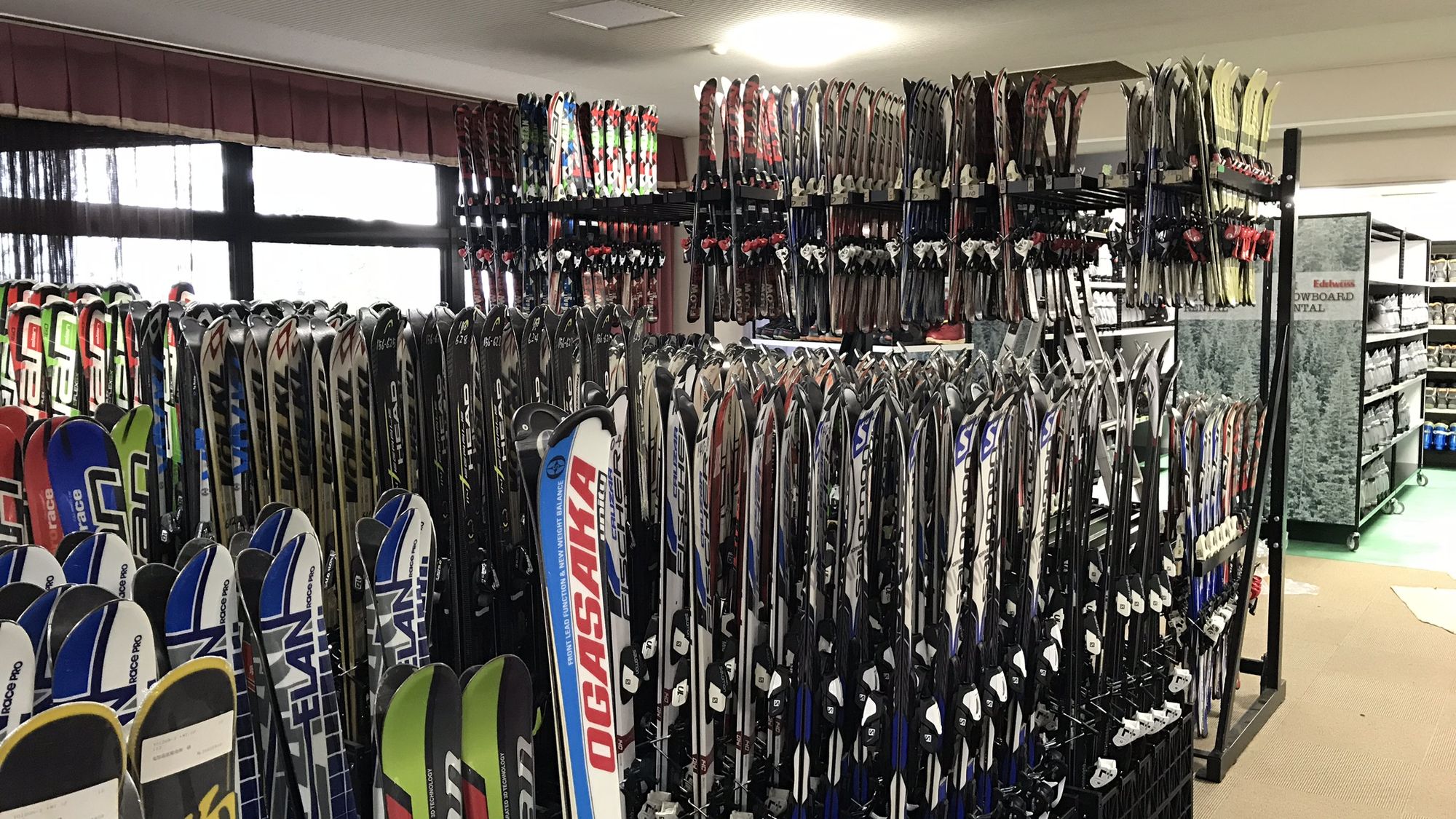 エーデルワイススキーリゾート　レンタルショップ