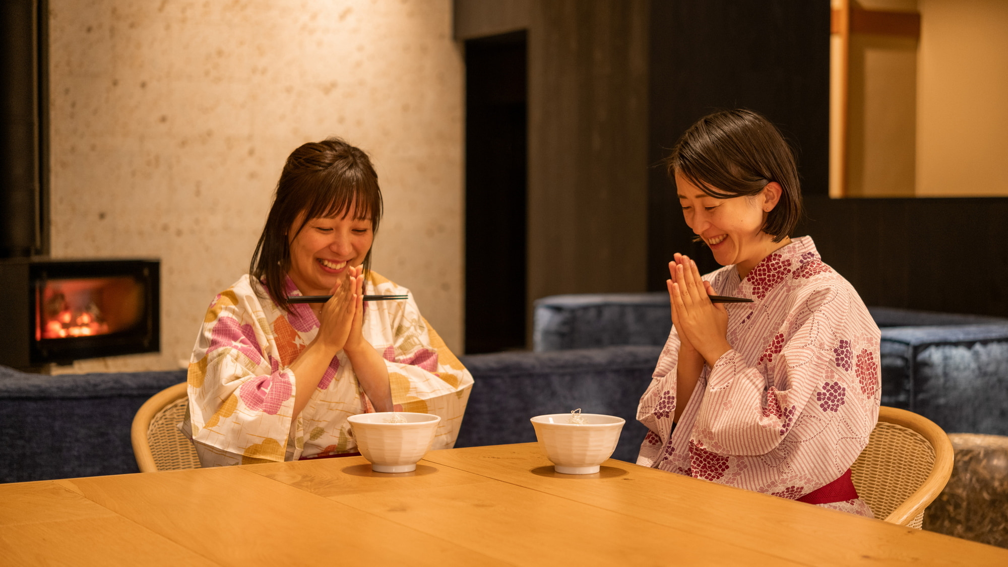 【オールインクルーシブホテル】ロビーで亀の井オリジナル坦々麺サービス
