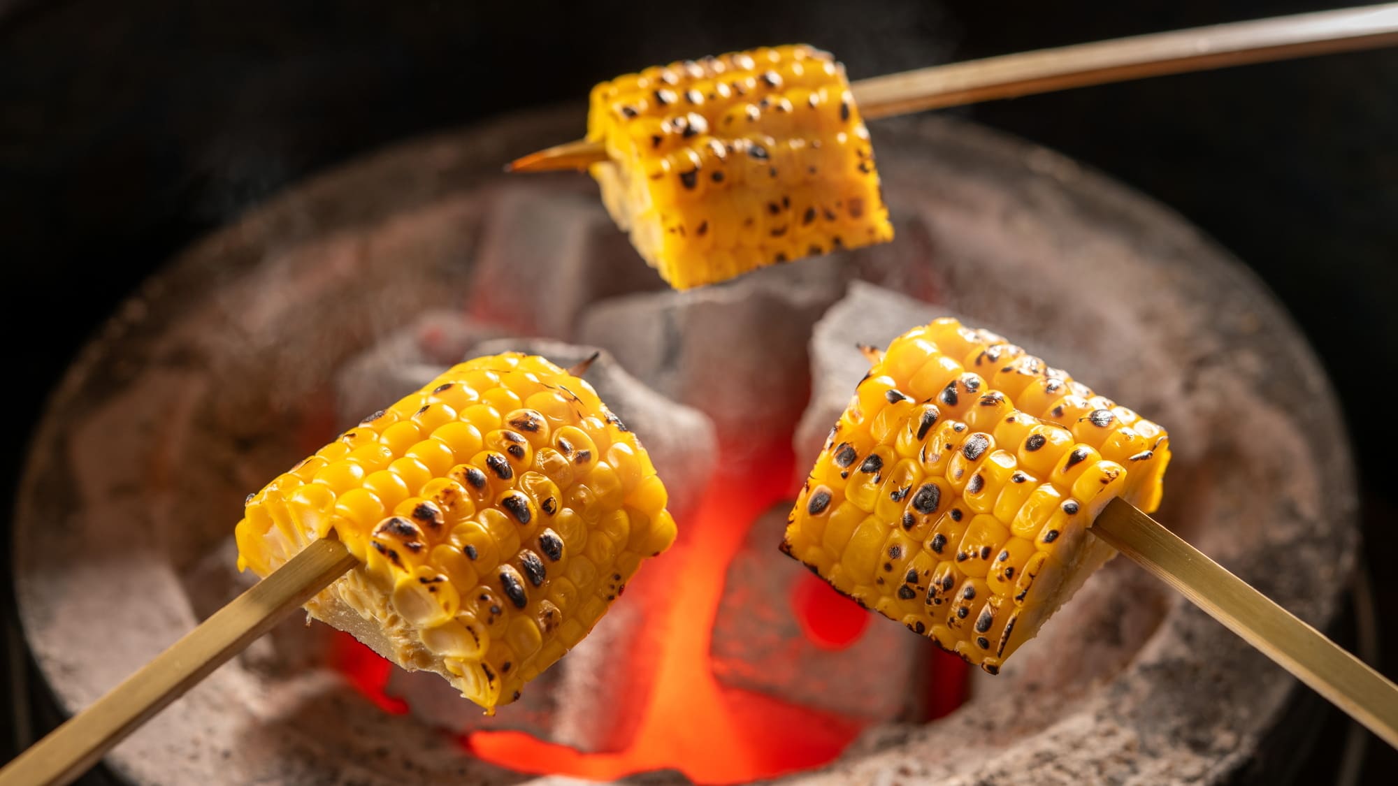 【6/1～8/31 夏メニュー】焼きトウモロコシ　バター醤油を添えて