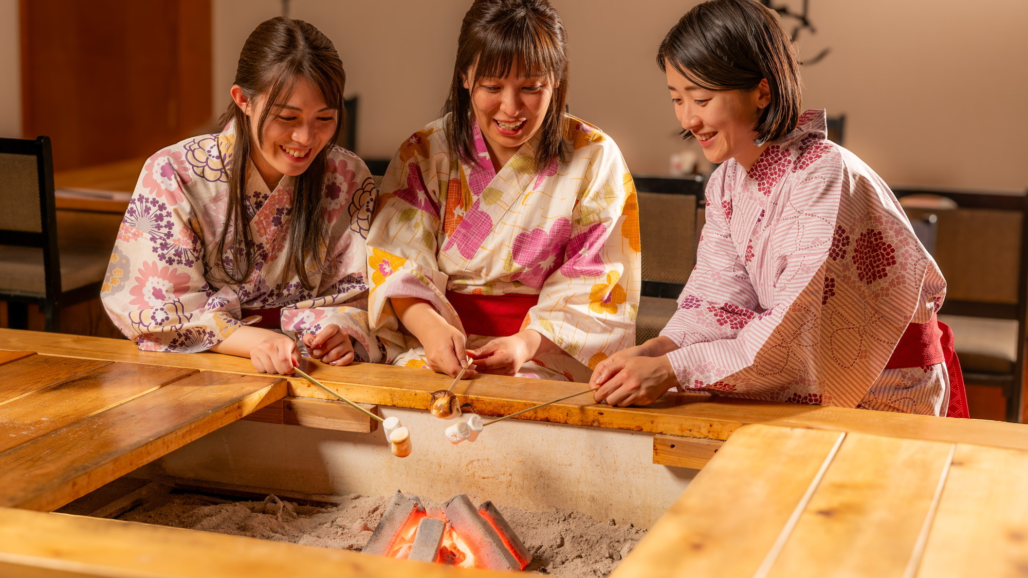 《夕食》囲炉裏でマシュマロ焼き体験！