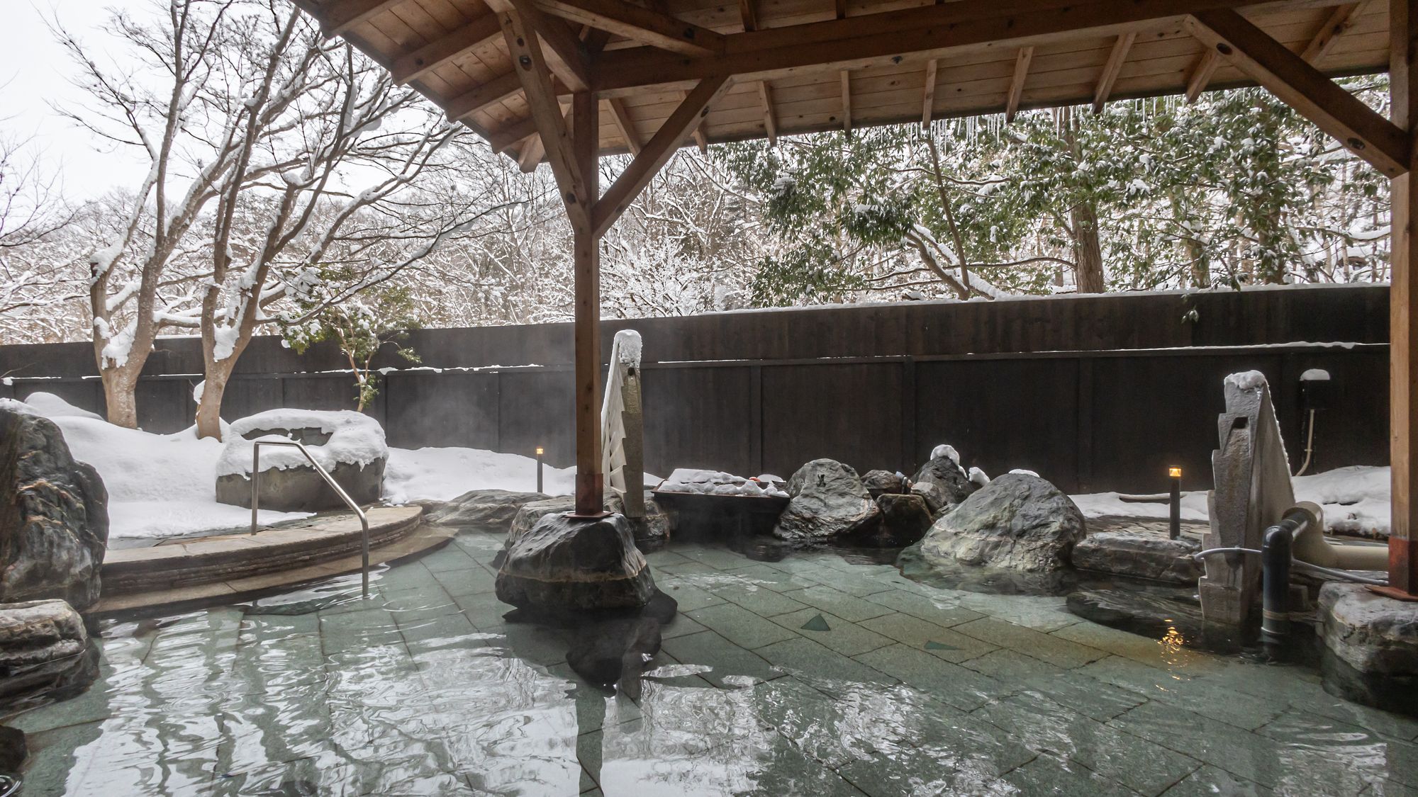 女性露天風呂（冬）