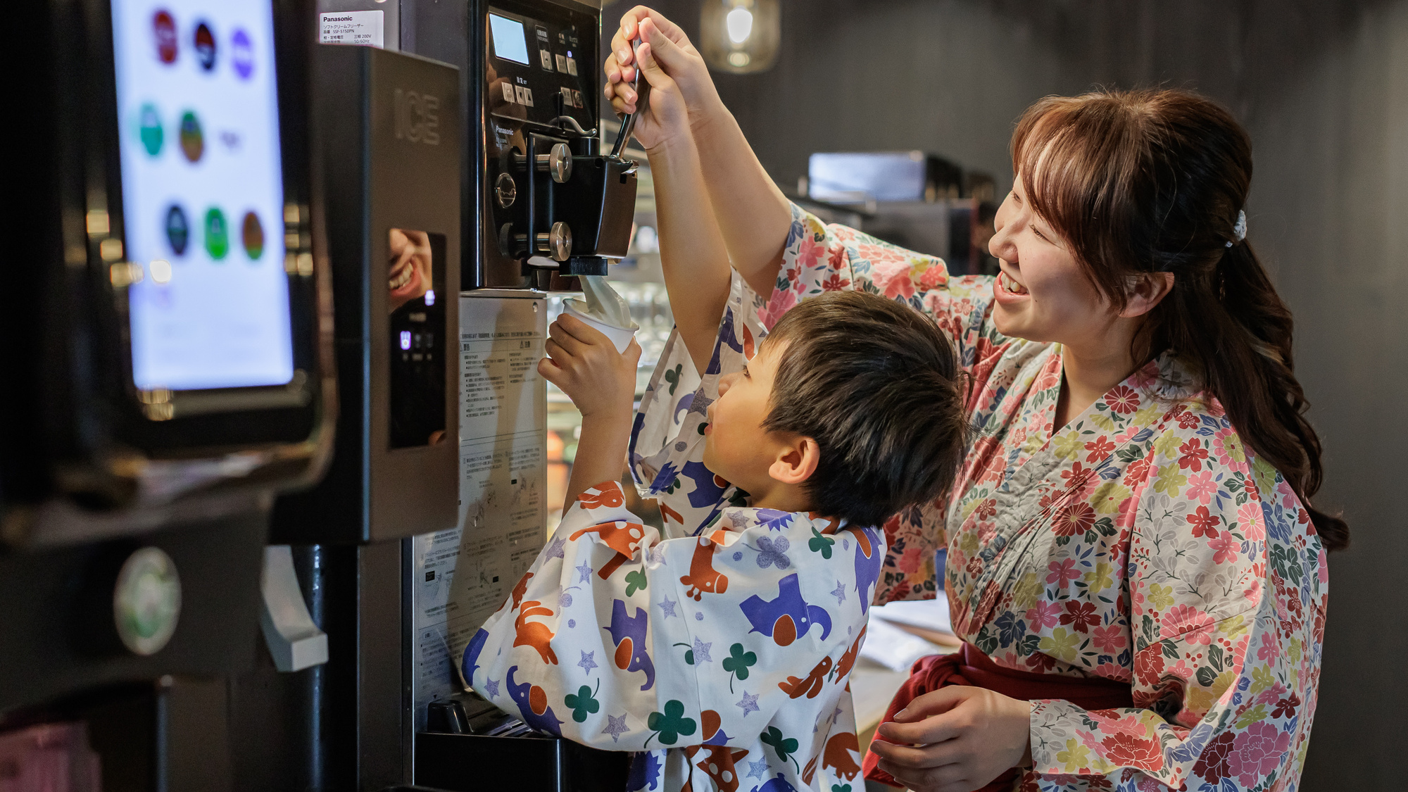 お子様が大好きなソフトクリームもラウンジで食べ放題！