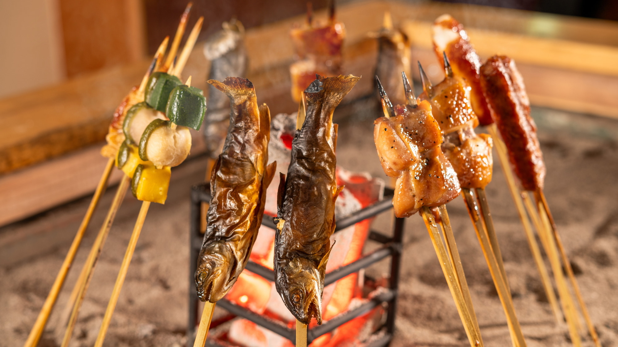 《夕食》里山料理ビュッフェ 湯西川名物 囲炉裏串焼き