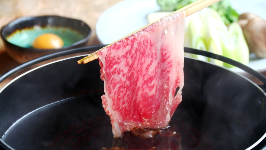 【料理】季節限定、「信州牛すき焼鍋」厳しい評価基準をクリアした極上の旨みを堪能。