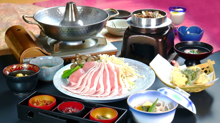【料理】秋冬限定、「日替わり鍋」コース一例。ご当地・国産食材の旨みで体ポカポカ！