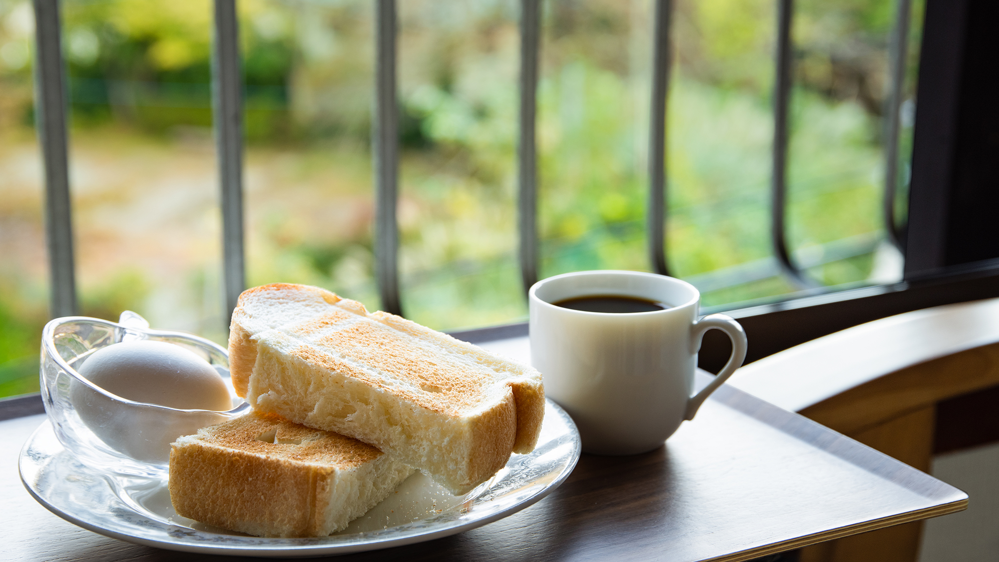 *モーニングコーヒー／朝はトースト、ゆで卵、コーヒーをご用意しております。