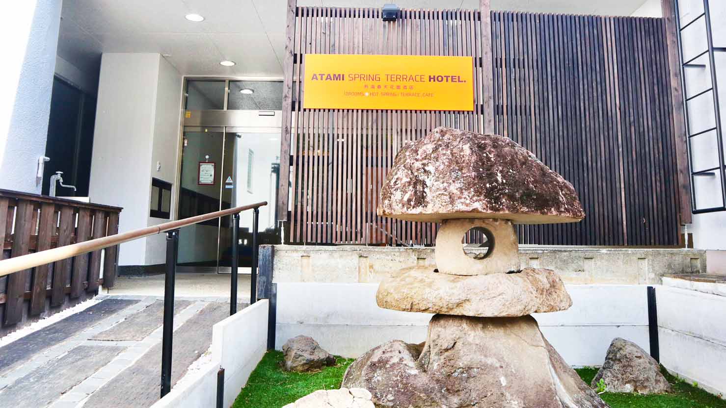 本館エントランス